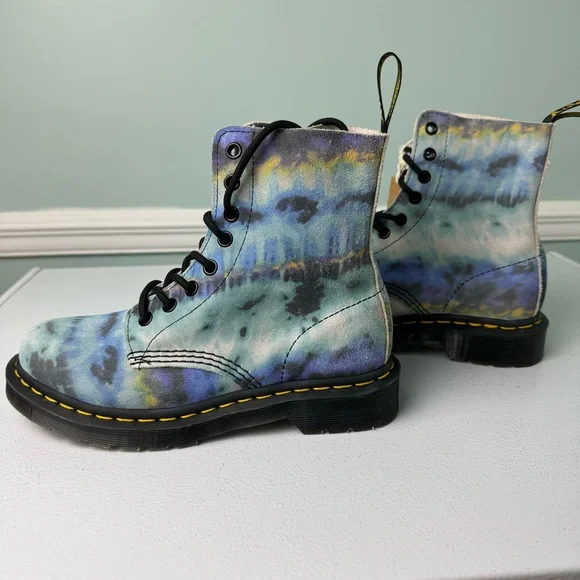 Dr. Martens NEW 1460 Pascal Blue Size 6 Summer Tie Dye Tumbled Women's N… - Picture 2 of 8